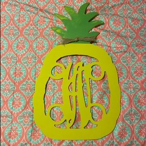 letter “H” pineapple wall decor